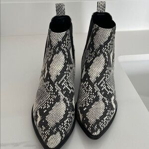 Steve Madden Black and White Patterned Ankle Boots